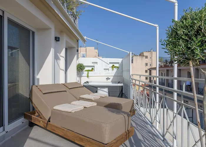 Central Sunny Loft With Plunge Pool